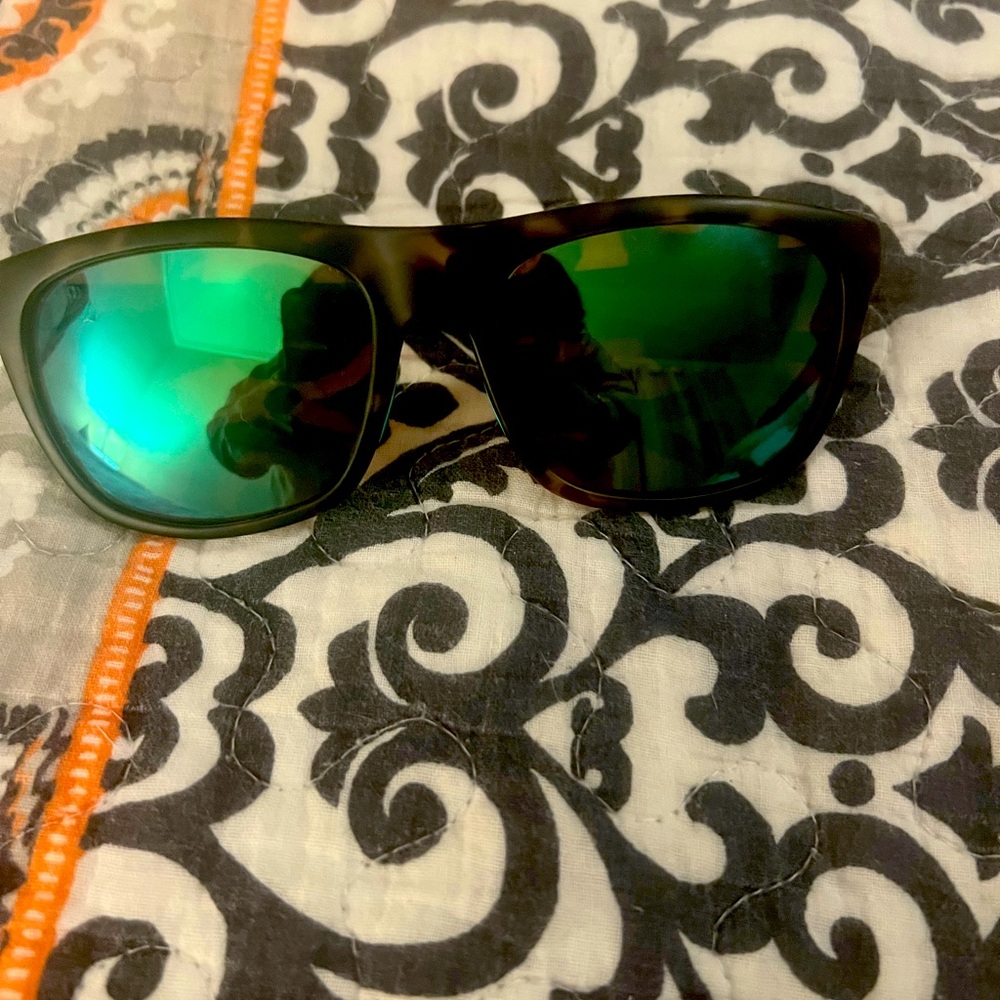Costa Del Mar Cheeca Polarized sunglasses, Matte Tortoise Shadow Frame, EUC